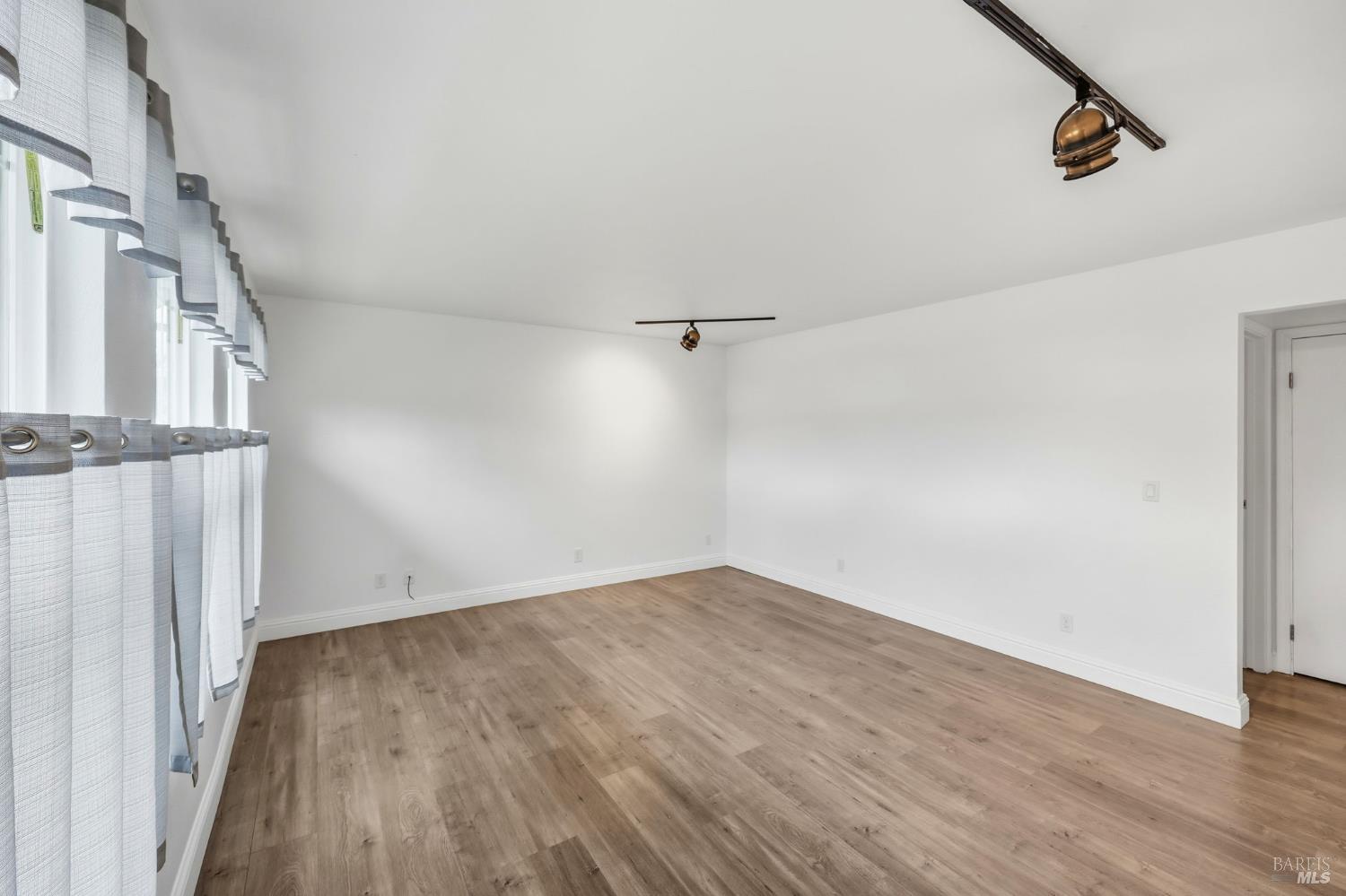 203 Cockrobin Avenue Windsor, CA 95492 - Photo 7 of 53