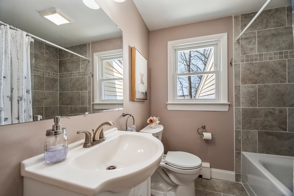 33 Sumner Street Norwood, MA 02062 - Photo 10 of 20