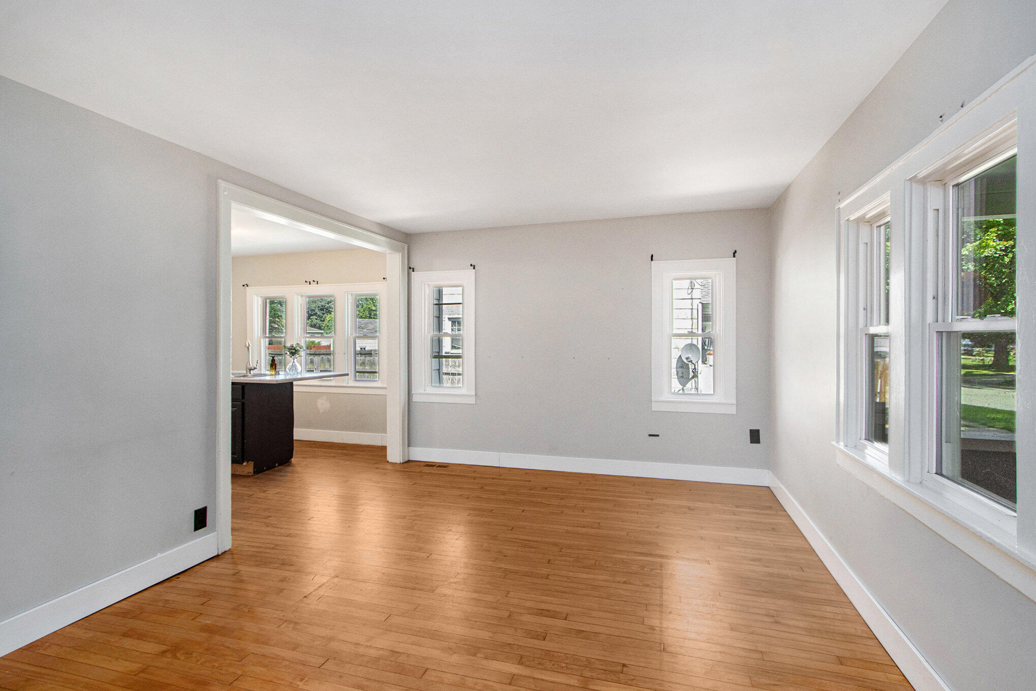 617 South Hooker Avenue Three Rivers, MI 49093 - Photo 5 of 27 Family Room