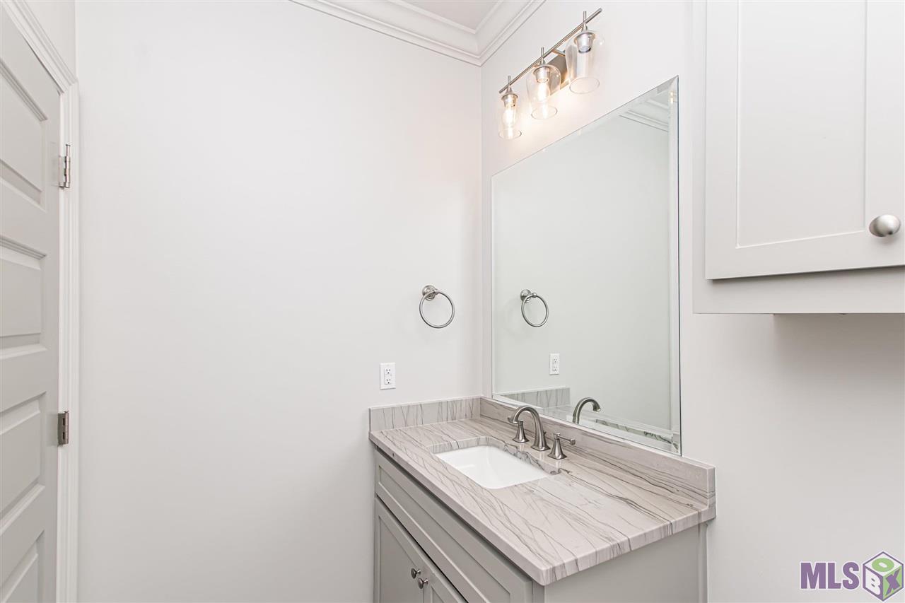 4355 Percheron Avenue Baton Rouge, LA 70820 - Photo 18 of 24 Hallway Bath 2