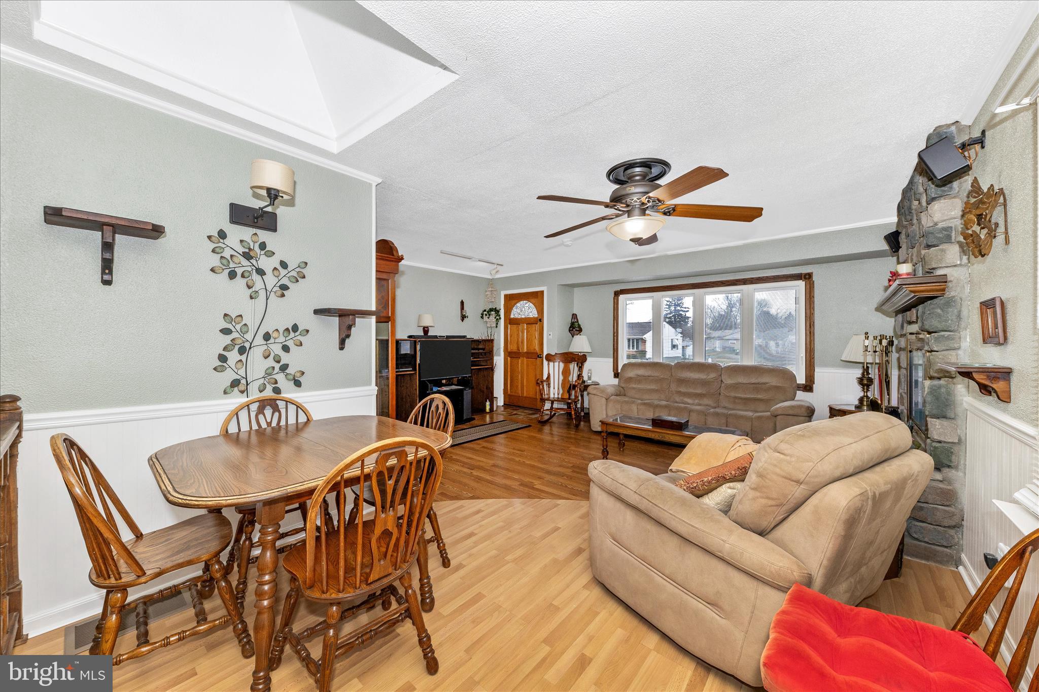 11304 Manse Road Hagerstown, MD 21740 - Photo 11 of 53 a living room with furniture and a chandelier