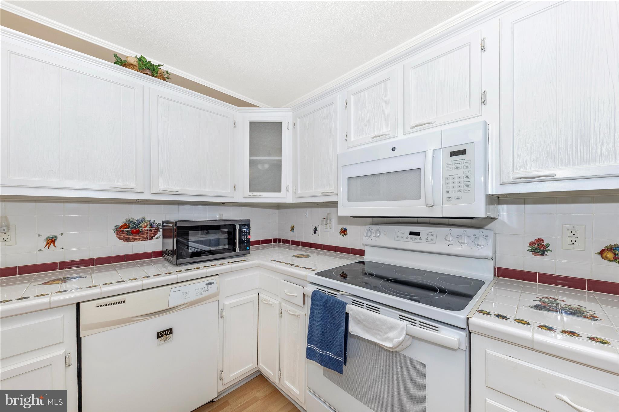 11304 Manse Road Hagerstown, MD 21740 - Photo 14 of 53 a kitchen with granite countertop white cabinets and white appliances