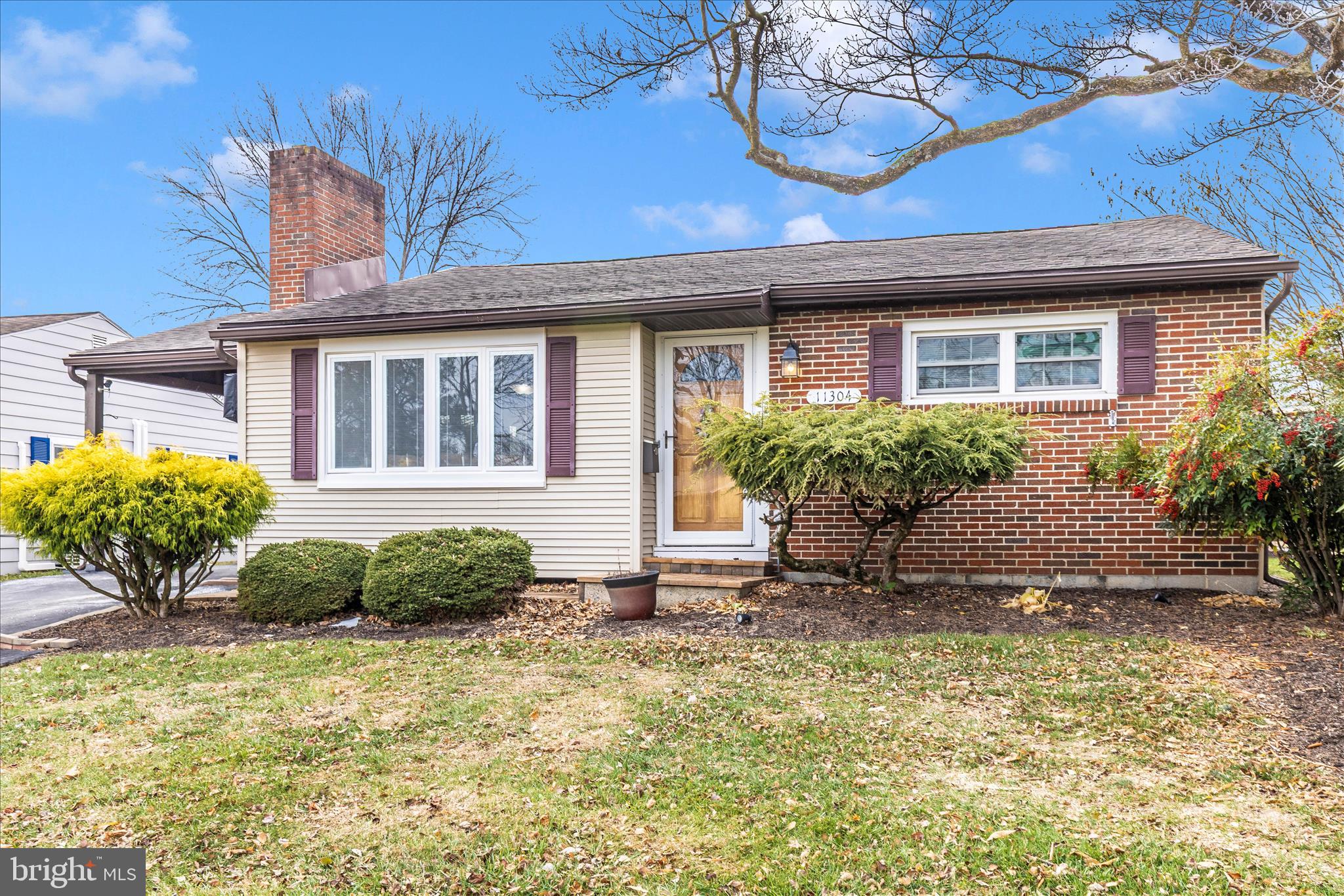11304 Manse Road Hagerstown, MD 21740 - Photo 41 of 53 a front view of a house with garden