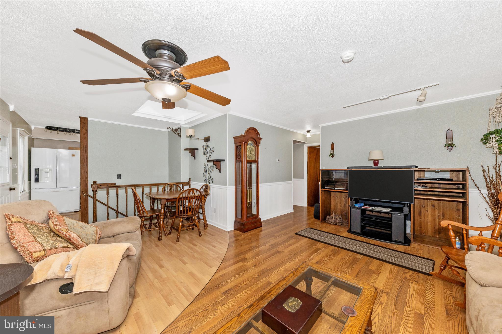 11304 Manse Road Hagerstown, MD 21740 - Photo 7 of 53 a living room with furniture and a flat screen tv