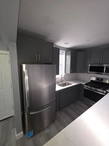 $2,100 | 475 Purchase Street, Unit 2, New Bedford, MA 02740