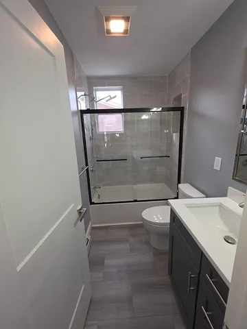 $2,100 | 475 Purchase Street, Unit 2, New Bedford, MA 02740