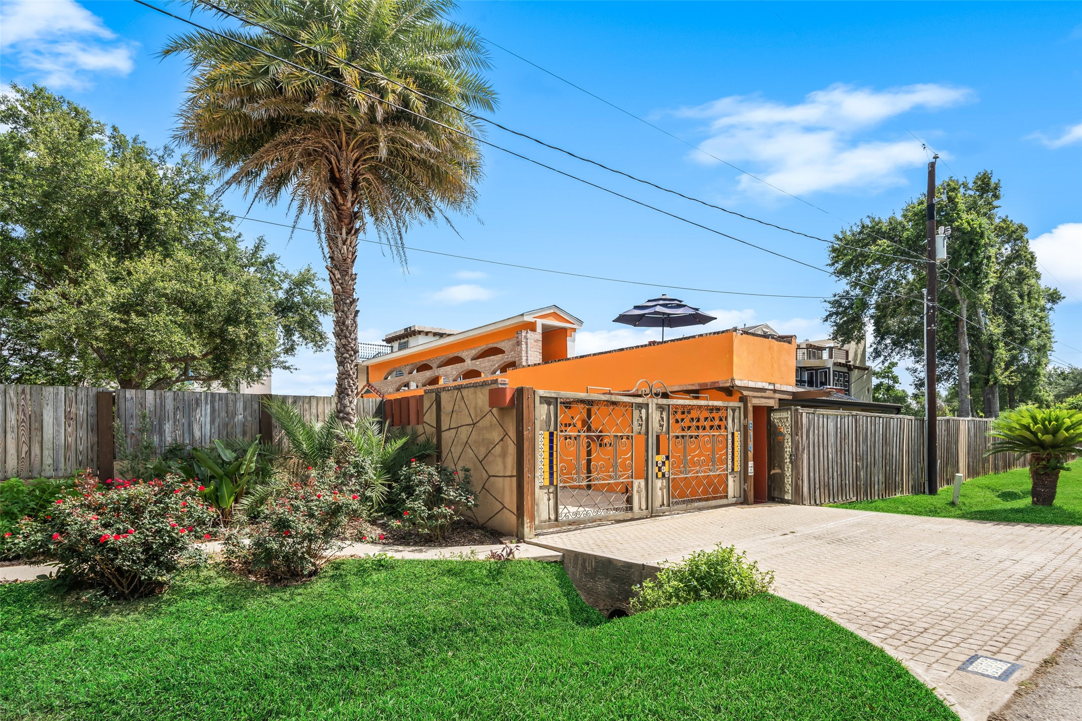 614 Pine Gully Road Seabrook, TX 77586 - Photo 36 of 49 a front view of house with garden