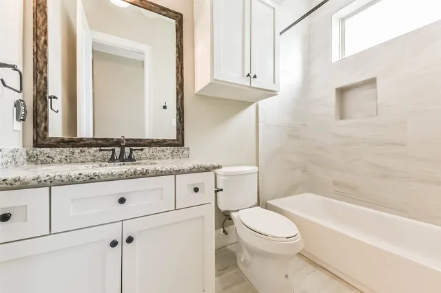 $4,175 | 1126 West 16th Street, Unit C, Houston, TX 77008