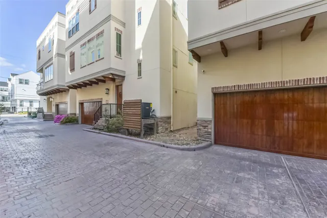 $4,175 | 1126 West 16th Street, Unit C, Houston, TX 77008