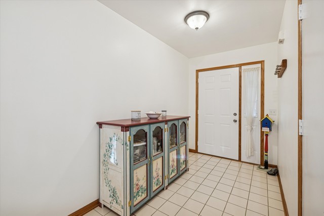 518 Silver Aspen Circle Crystal Lake, IL 60014 - Photo 2 of 21