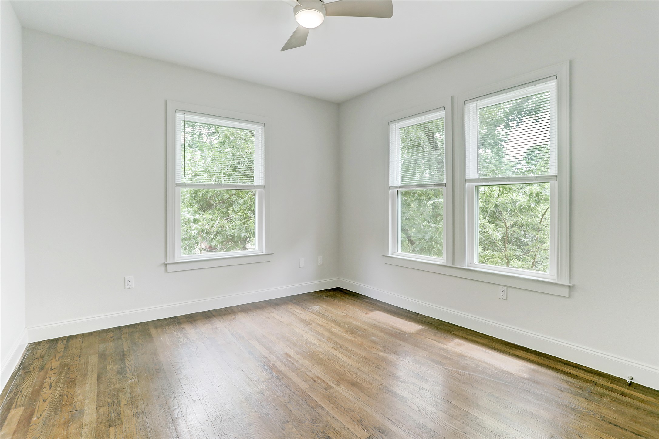 603 Bellevue Place, Unit B Austin, TX 78705 - Photo 11 of 22 a view of an empty room with wooden floor and a window