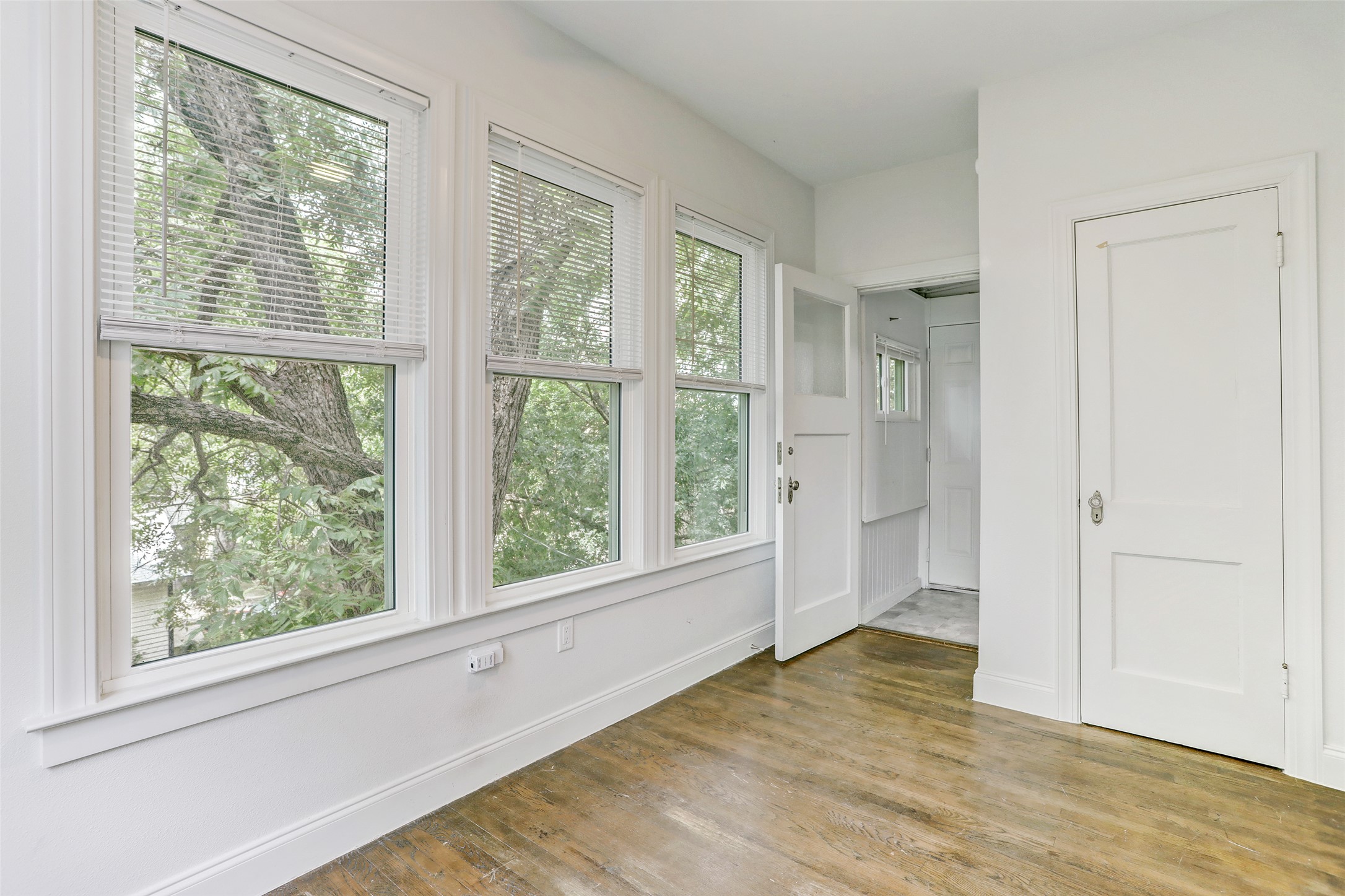 603 Bellevue Place, Unit B Austin, TX 78705 - Photo 15 of 22 a view of an empty room with a window