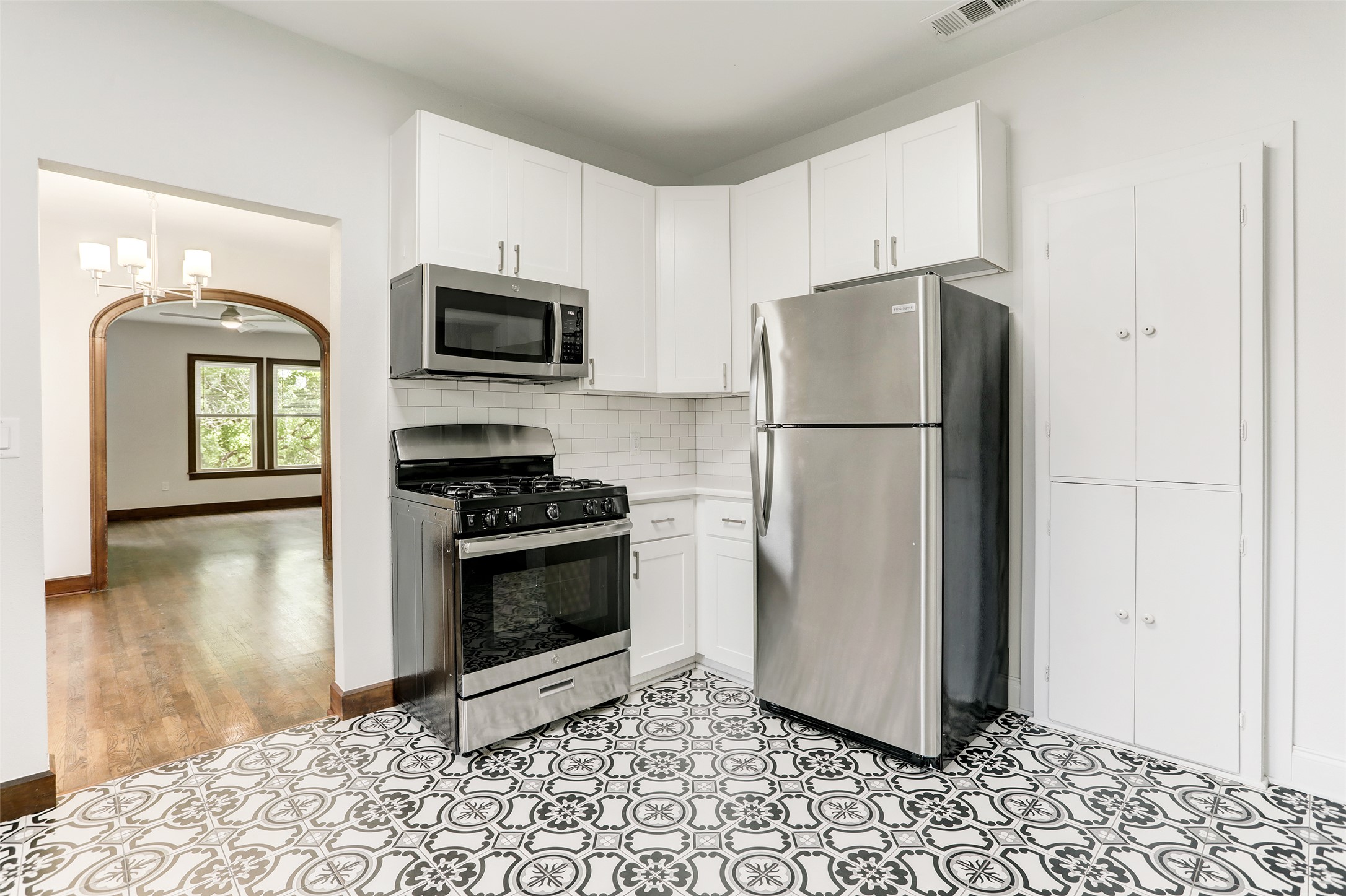 603 Bellevue Place, Unit B Austin, TX 78705 - Photo 8 of 22 a kitchen with stainless steel appliances granite countertop a refrigerator a stove a microwave and a sink