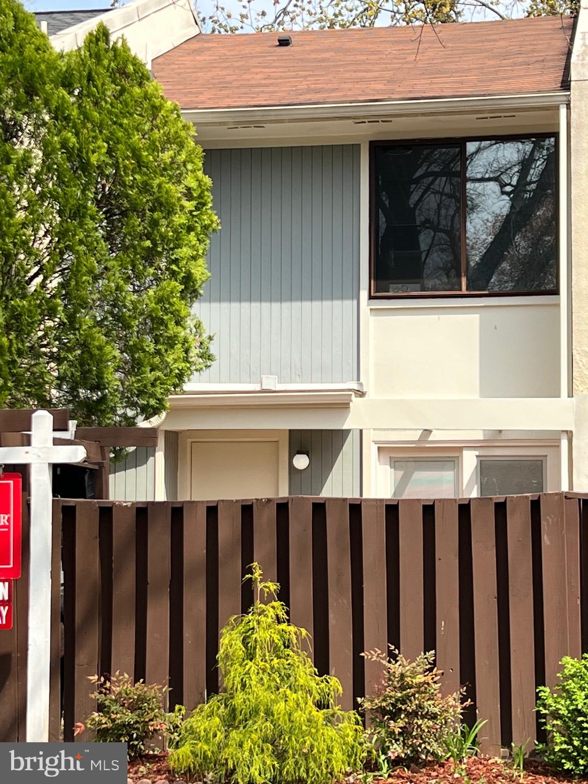 2206 Southgate Square Reston, VA 20191 - Photo 3 of 51