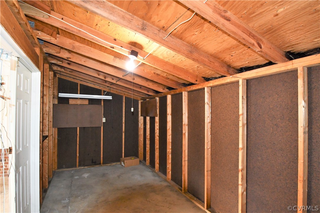 751 Courthouse Road North Chesterfield, VA 23236 - Photo 28 of 37 a view of wooden door