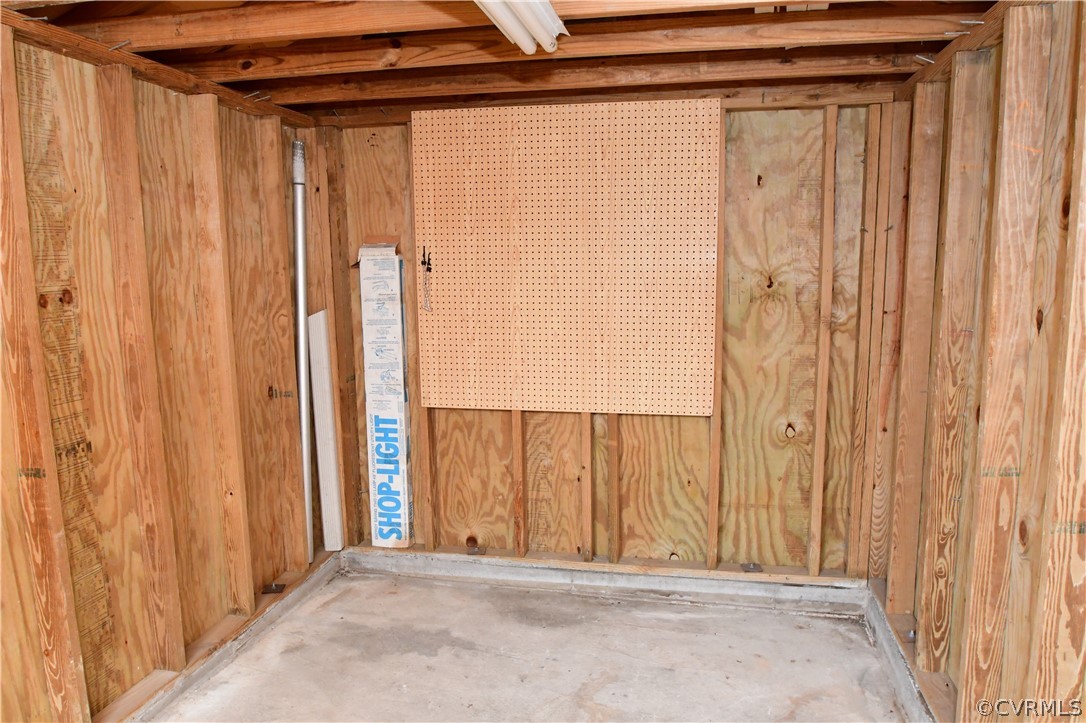751 Courthouse Road North Chesterfield, VA 23236 - Photo 33 of 37 a view of a small room