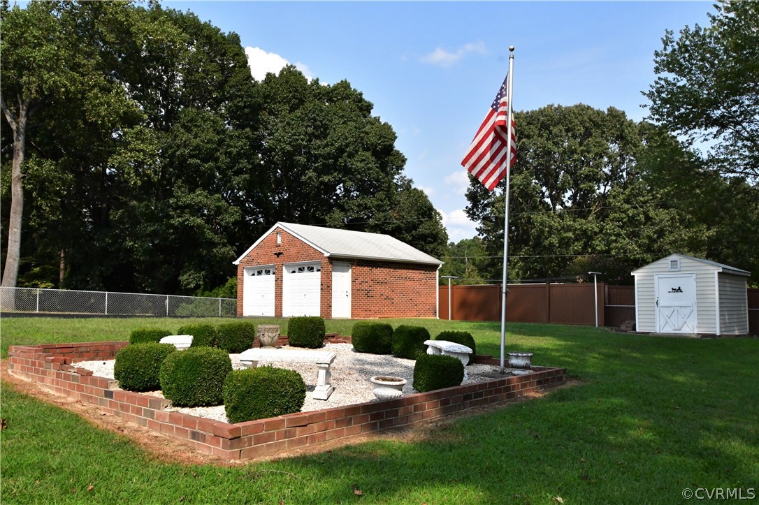 751 Courthouse Road North Chesterfield, VA 23236 - Photo 5 of 37 a front view of a house with garden