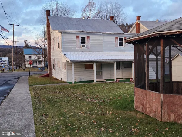 $950 | 18 West Walker Street, McClure, PA 17841