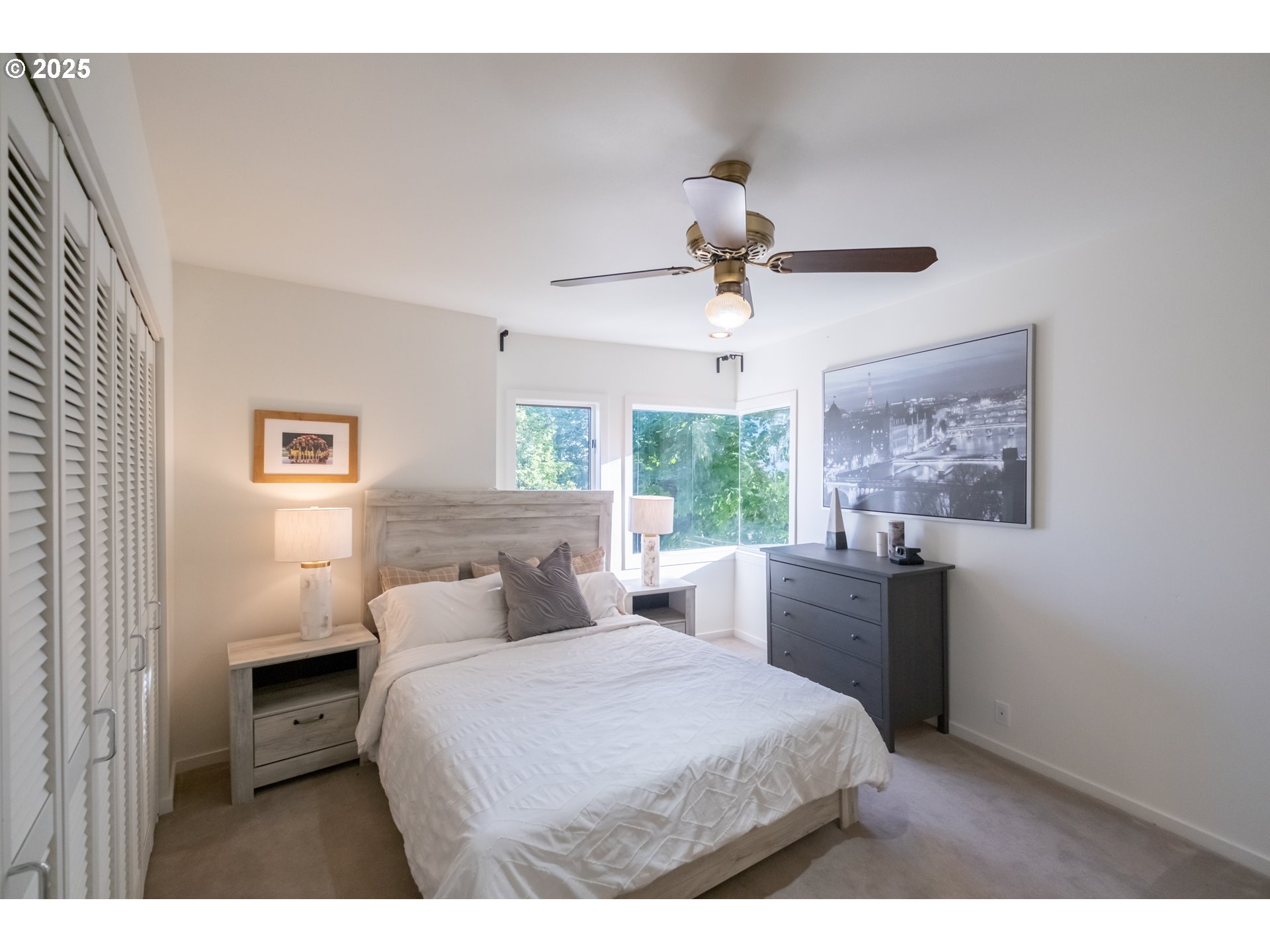 2790 Northwest Sulphur Springs Road Corvallis, OR 97330 - Photo 17 of 48 a bedroom with a large bed and a window