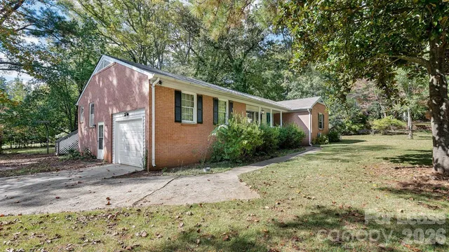 $1,945 | 502 Plantation Road, Lancaster, SC 29720