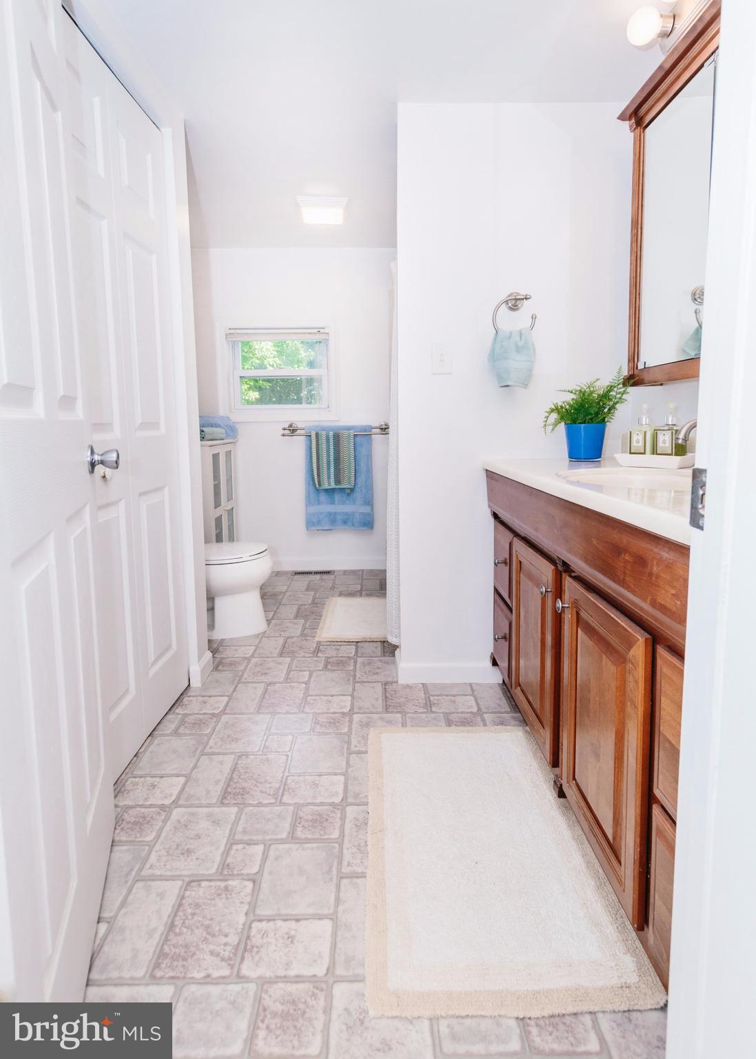 2056 Flag Marsh Road Mount Airy, MD 21771 - Photo 15 of 26 Full bath with tub