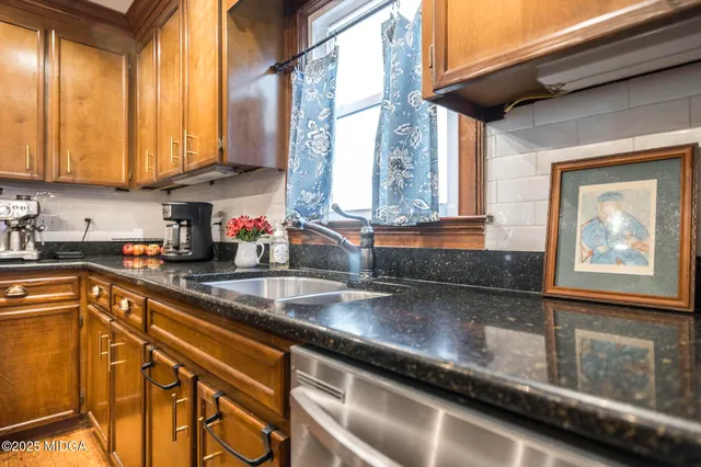 a house view with a backyard space