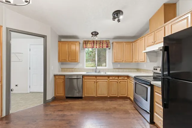 $399,500 | 38609 North Madison Road, Elk, WA 99009