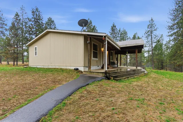 $399,500 | 38609 North Madison Road, Elk, WA 99009