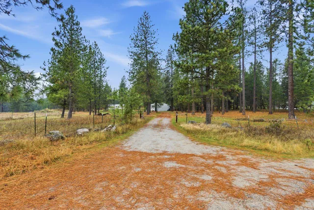 $399,500 | 38609 North Madison Road, Elk, WA 99009