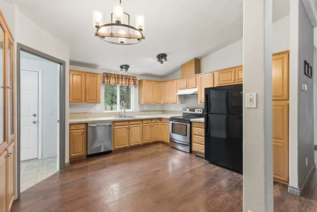 $399,500 | 38609 North Madison Road, Elk, WA 99009