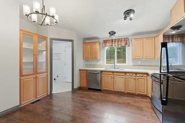 $399,500 | 38609 North Madison Road, Elk, WA 99009