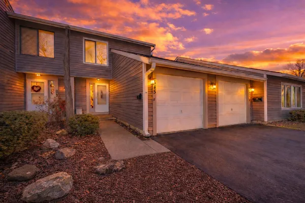 $275,000 | 545 Alton Court, Carol Stream, IL 60188