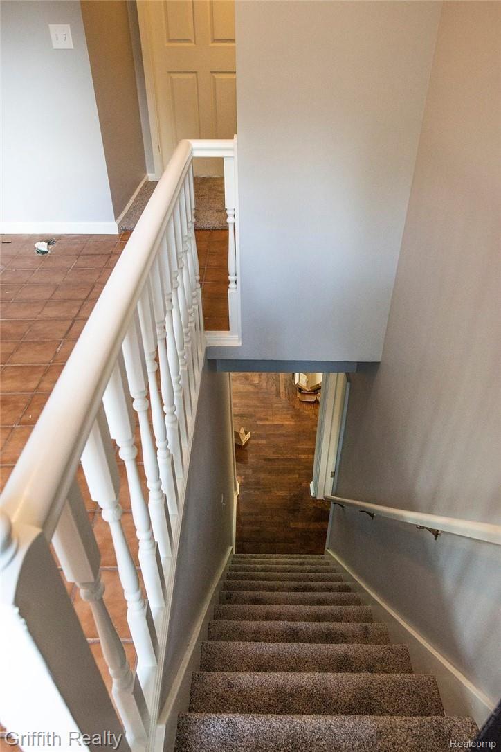 10125 Crouse Road Hartland, MI 48353 - Photo 27 of 35 Stairs to main level