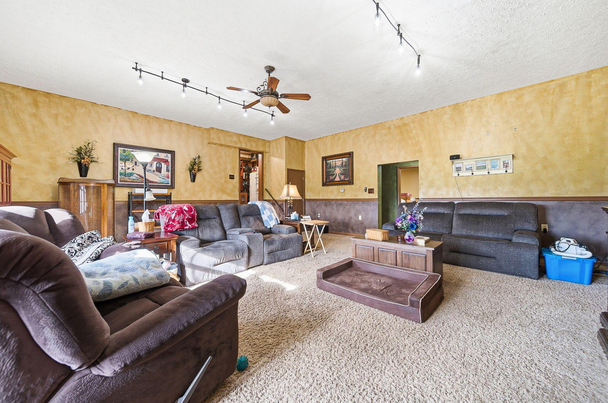 1040 Straight Creek Road Waverly, OH 45690 - Photo 9 of 113 Family Room