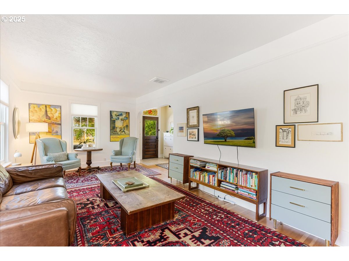 1212 East 6th Street Newberg, OR 97132 - Photo 11 of 44