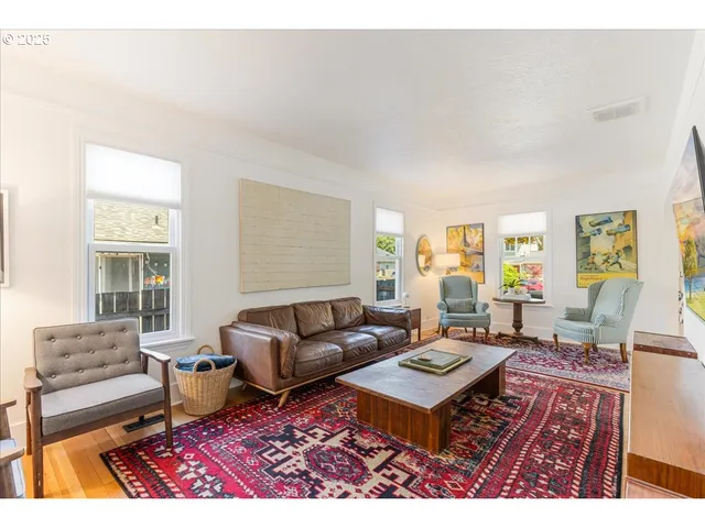 $549,900 | 1212 East 6th Street, Newberg, OR 97132