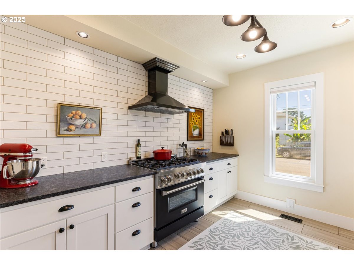 1212 East 6th Street Newberg, OR 97132 - Photo 16 of 44