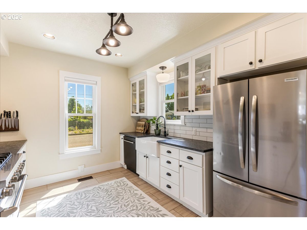 1212 East 6th Street Newberg, OR 97132 - Photo 17 of 44