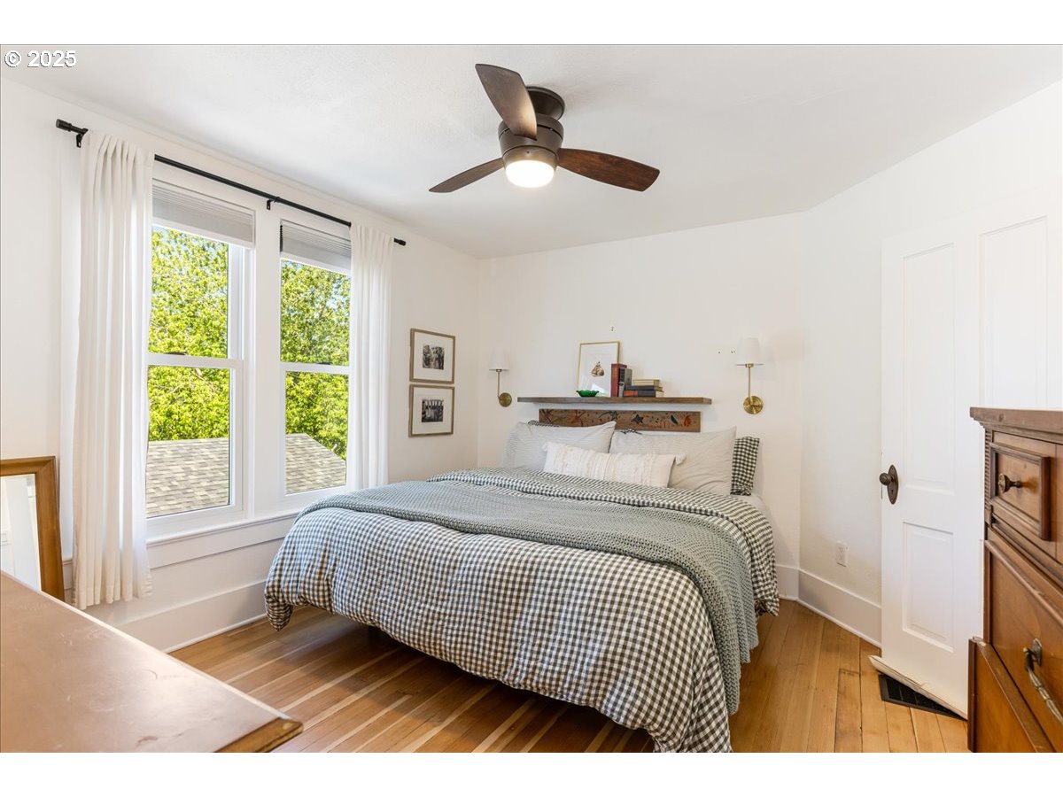 1212 East 6th Street Newberg, OR 97132 - Photo 22 of 44 Bedroom