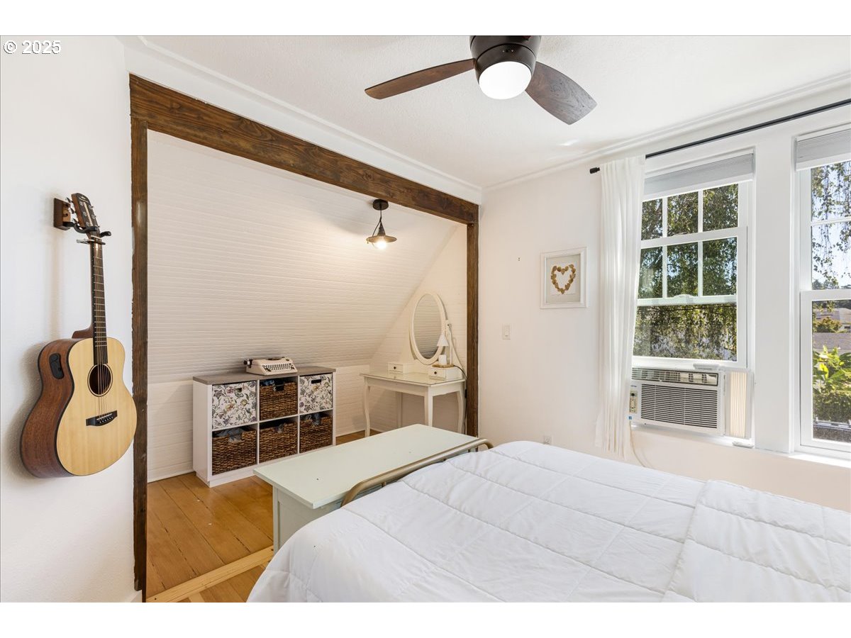 1212 East 6th Street Newberg, OR 97132 - Photo 28 of 44 Bedroom