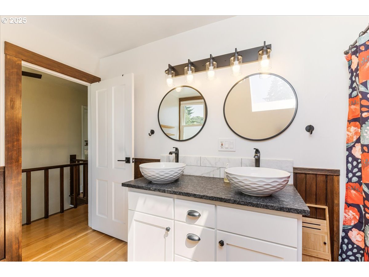 1212 East 6th Street Newberg, OR 97132 - Photo 33 of 44 Bathroom