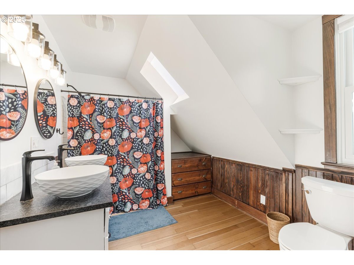 1212 East 6th Street Newberg, OR 97132 - Photo 34 of 44 Bathroom