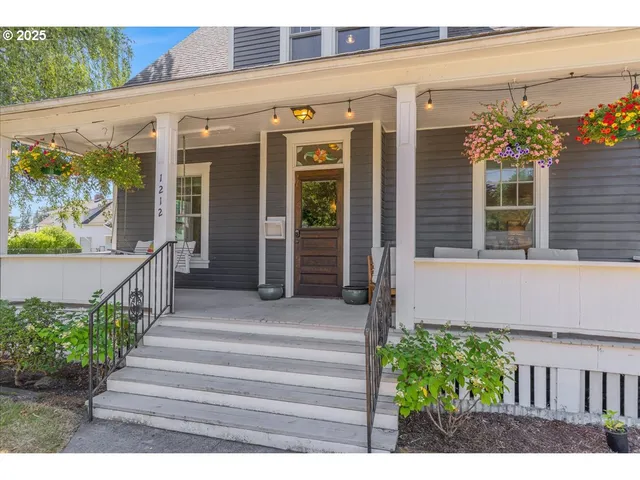 $549,900 | 1212 East 6th Street, Newberg, OR 97132