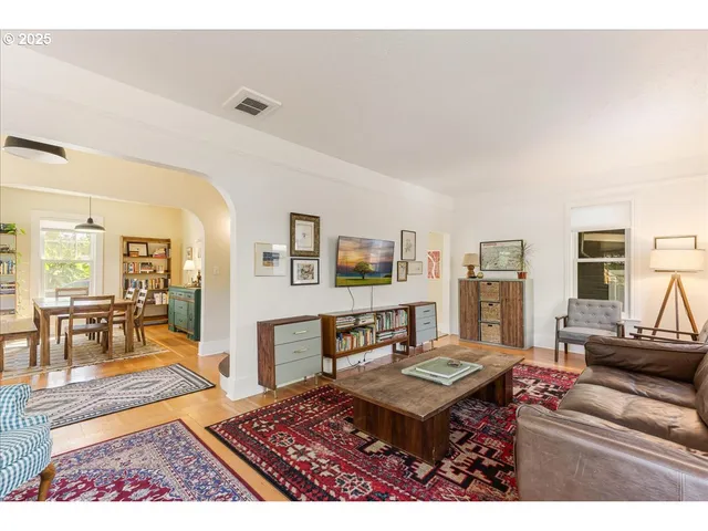 $549,900 | 1212 East 6th Street, Newberg, OR 97132