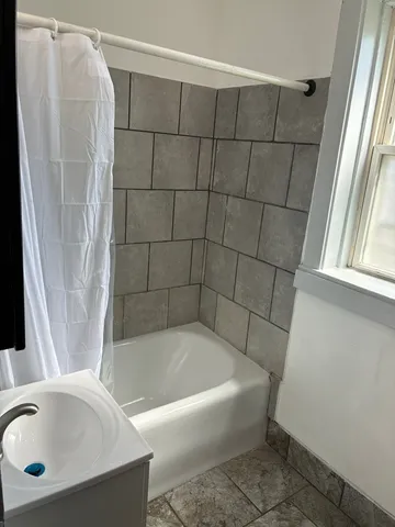 $1,200 | 1206 North Laramie Avenue, Unit 1A, Chicago, IL 60651