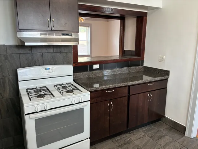 $1,200 | 1206 North Laramie Avenue, Unit 1A, Chicago, IL 60651