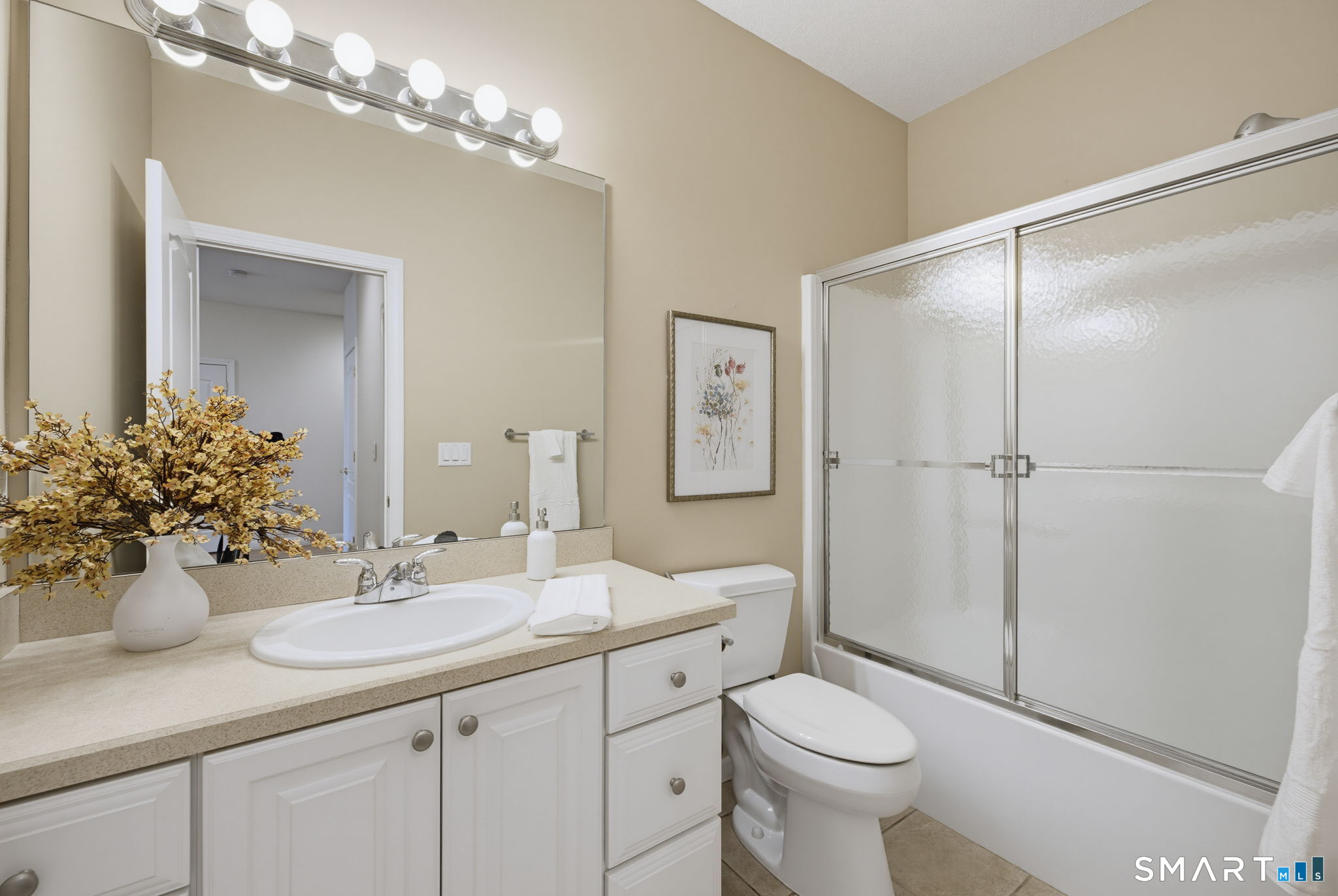 175 Oliver Way, Unit 175 Bloomfield, CT 06002 - Photo 14 of 20 Additional full bath on main floor
