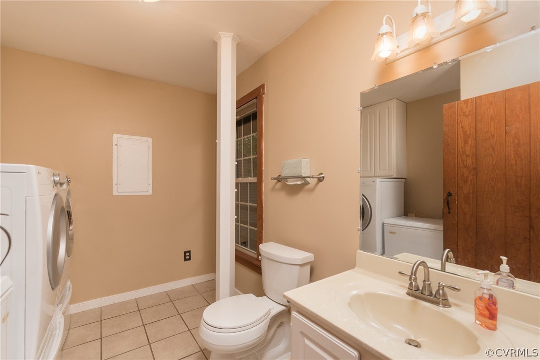 1400 Stone River Road North Chesterfield, VA 23235 - Photo 9 of 34 a bathroom with a sink toilet and shower