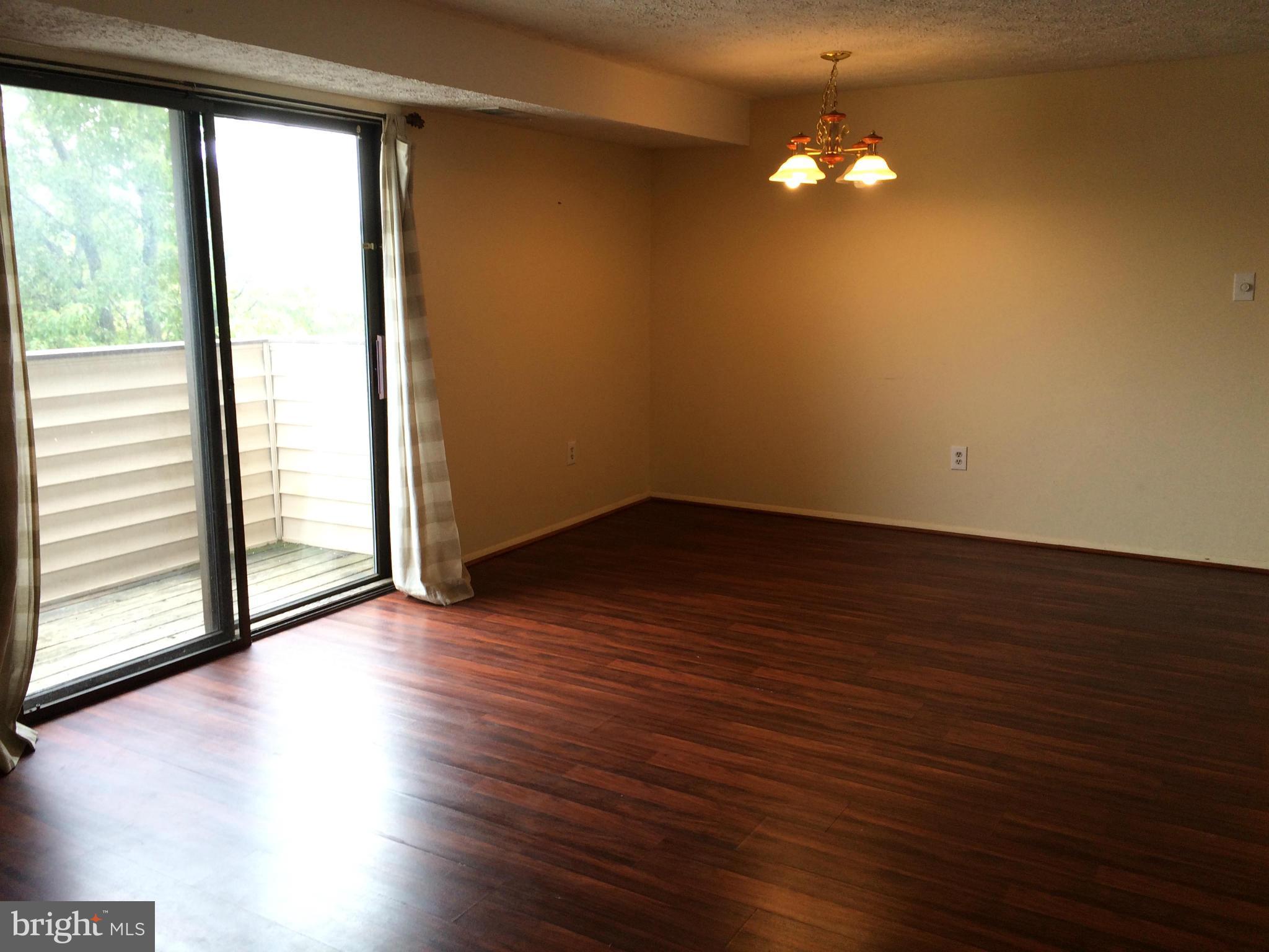 550 Heather Ridge Drive, Unit 7J Frederick, MD 21702 - Photo 5 of 11 Dining Room