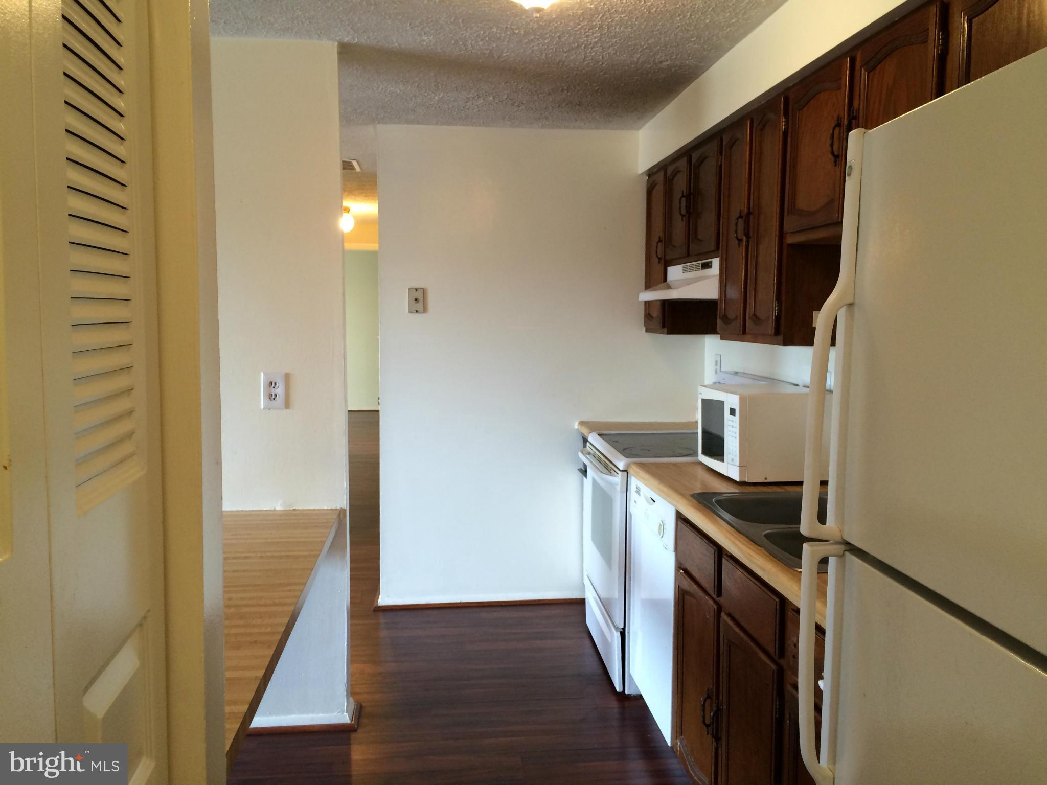 550 Heather Ridge Drive, Unit 7J Frederick, MD 21702 - Photo 6 of 11 Kitchen